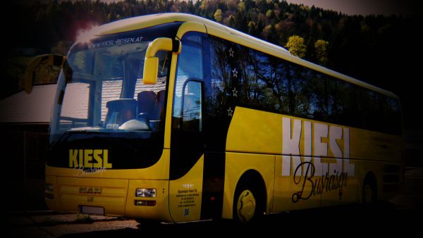 1-busreisen-kiesl-og-bus-gelb-bg-kodachr2579E5A443-32A1-1C21-8313-63A96E222F21.jpg