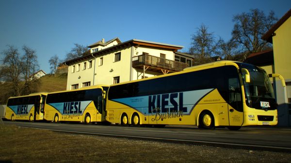 busreisen-kiesl-logo-2016-dsc00210-fciiso150-1920D86BCDDA-FC11-EA9D-FCA9-16FB1338BA4F.jpg